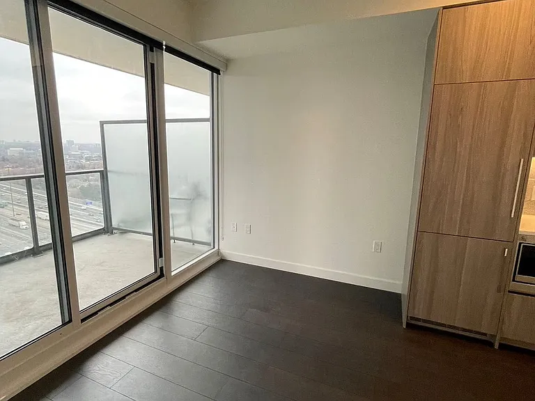 85 McMahon Dr #2015 — Photo 16