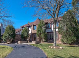 1645 Barrington Woods Dr, Brookfield, WI 53045