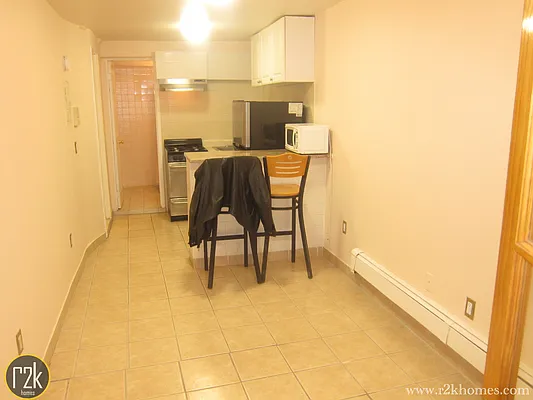 Rented by Realty 2000 Corp | media 21