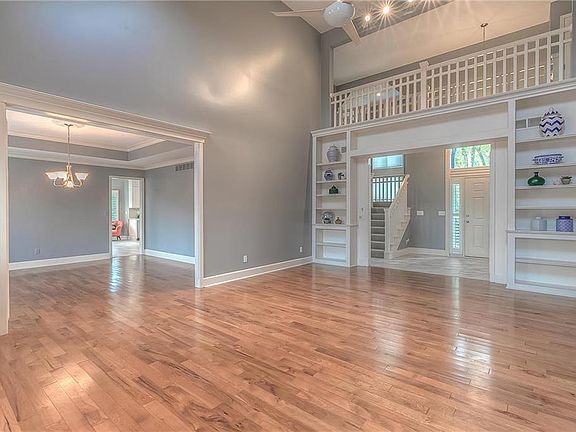 5th image of 15140 Mohawk Cir