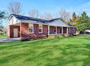 102 Hillcrest Dr, Clinton, SC 29325