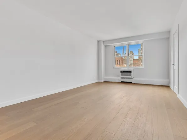 1175 York Avenue image 1 of 14