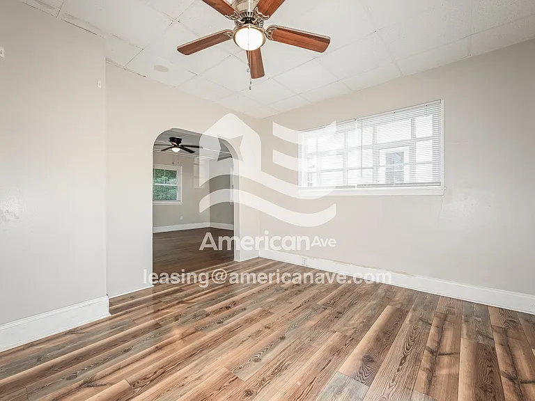 1516437_006_family_room_7.jpg
