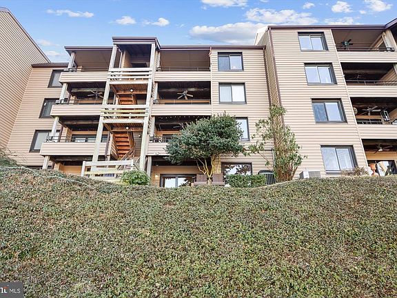 5th image of 11 President Point Dr Unit B3