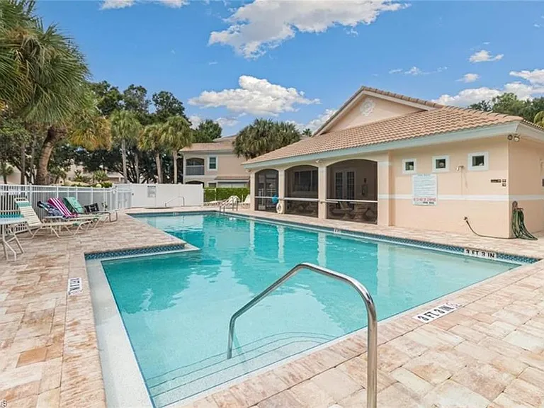 1044 Woodshire Ln #B212 — Photo 16