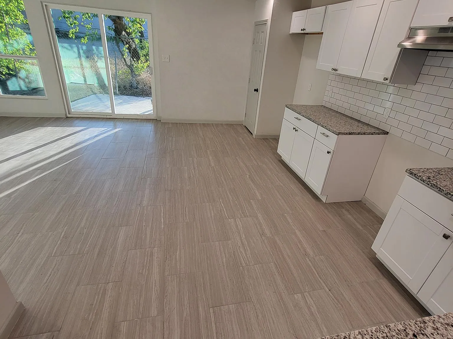 2417 Castroville Rd — Photo 4