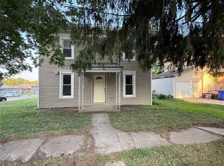 355 2nd St N, Winthrop, IA 50682