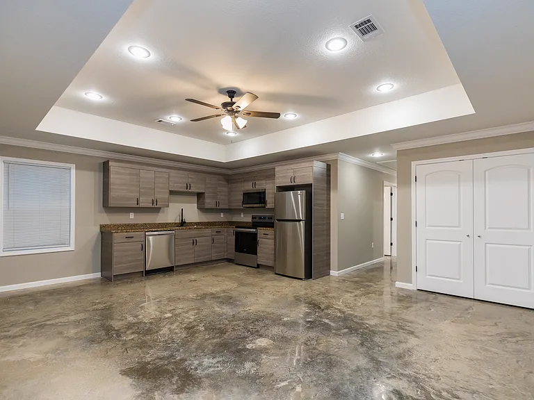 410 E Allen Ave — Photo 1