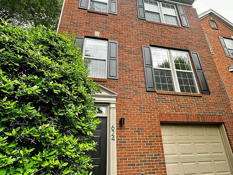 624 Huffine Manor Cir — Photo 1