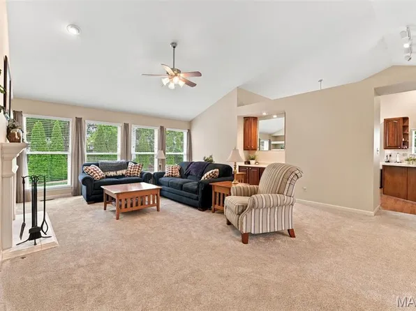 409 Mannington Dr, Saint Peters, MO 63376