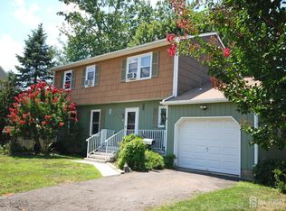 4 Kalman Ct, Middlesex, NJ 08846