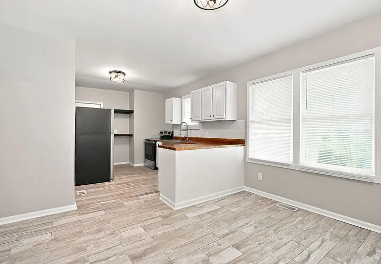846-848 Reinhard Ave #848 — Photo 6