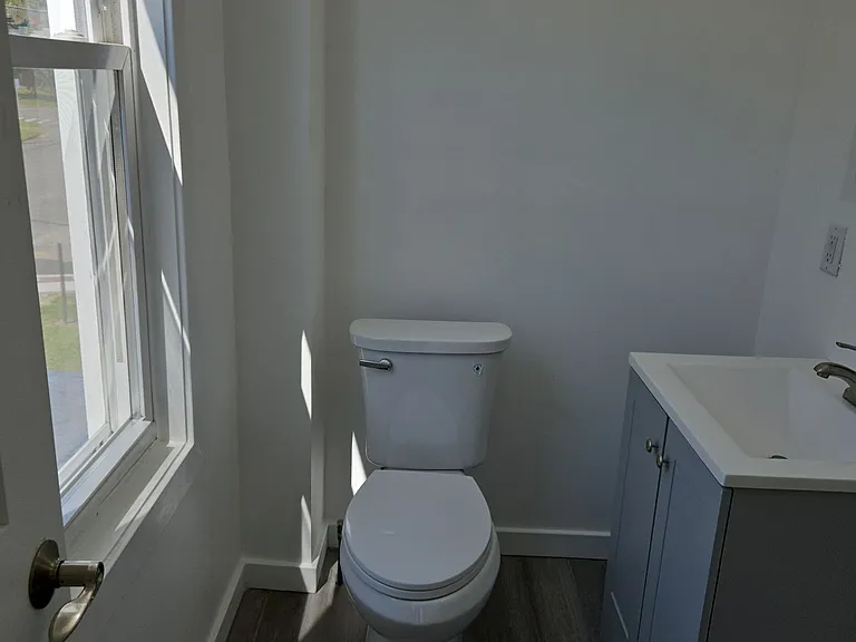 916 Wolcott Ave #6 — Photo 9