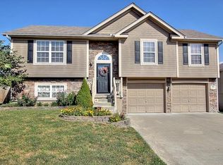 1711 NW Nicholas Dr, Grain Valley, MO 64029