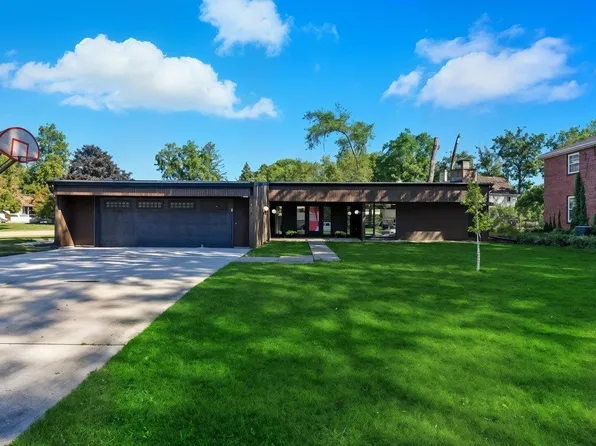 2408 Willow Ln, Cedar Falls, IA 50613