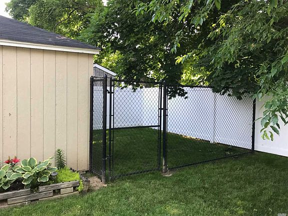 4th image of 569 Hempstead Gardens Dr