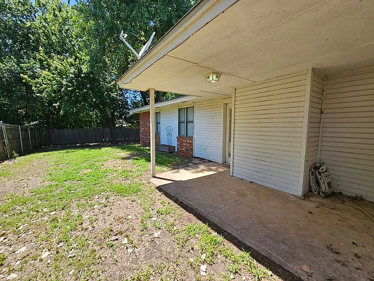 612 Springwood St — Photo 19