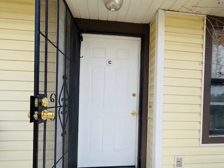551C S 61st Ave — Photo 10