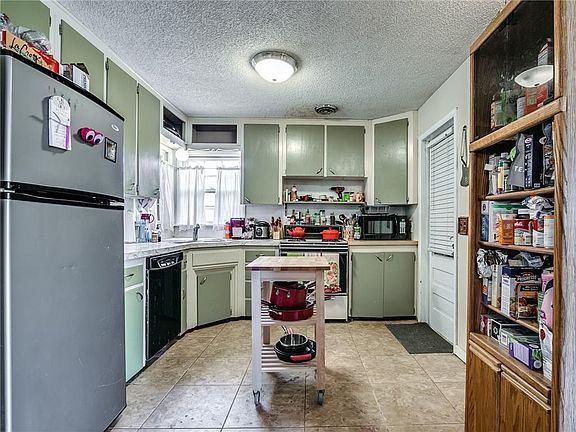 3rd image of 1629 Hanna Dr