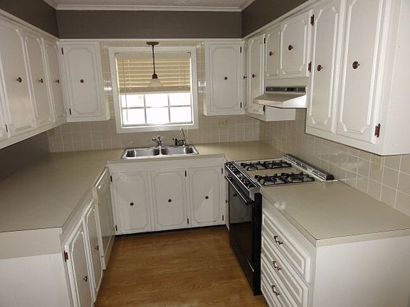 3rd image of 7 Mary Hughes Cir