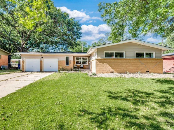 9710 W Hickory Ln, Wichita, KS 67212
