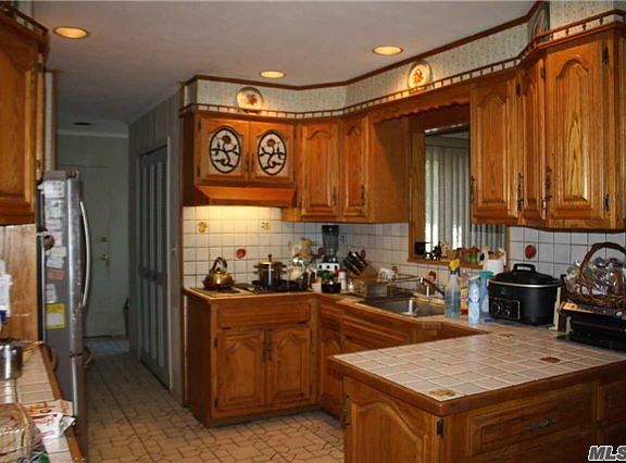 2nd image of 180 Sequoia Dr