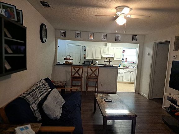 3rd image of 1527 Buena Vista St