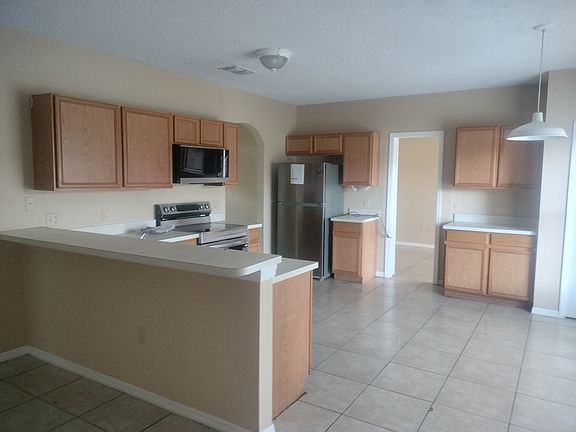 2nd image of 301 Colonade Ct