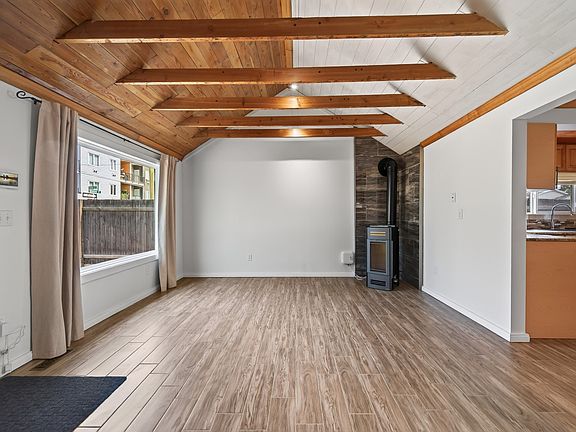 5th image of 501 Mackenzie Ave