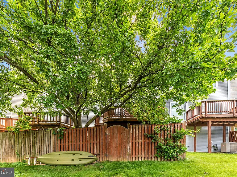 7115 Oberlin Cir — Photo 43