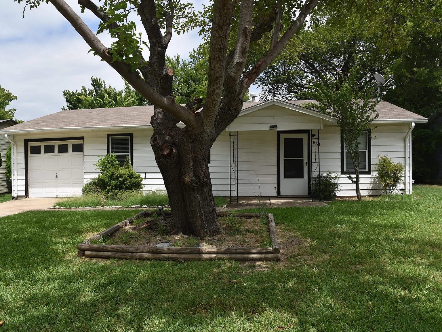 3 bed, 910 sqft, $1,600 — Photo 3