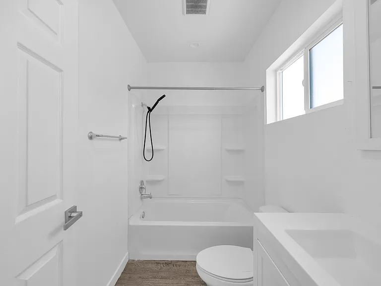 572 N Cambridge St #A — Photo 11