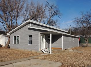 556 Menominee Ave, East Dubuque, IL 61025