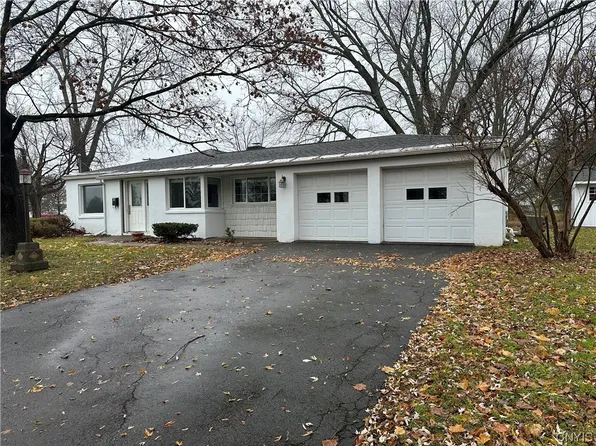 87 Washington Dr, New Hartford, NY 13413
