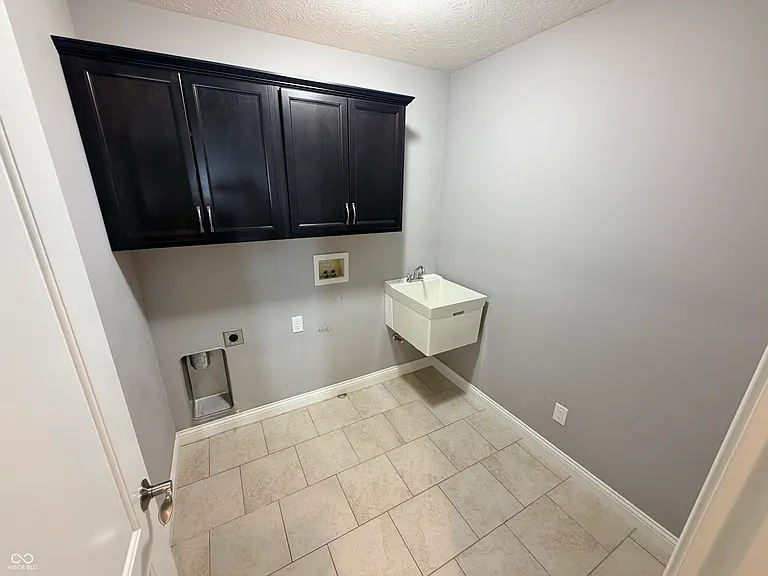 357 Indigo St — Photo 32