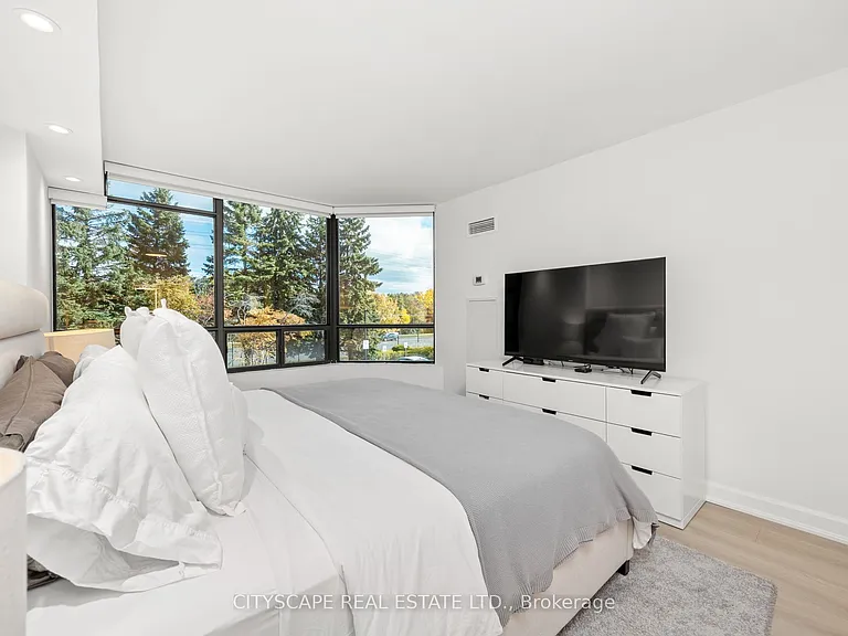 7460 Bathurst St #209 — Photo 17
