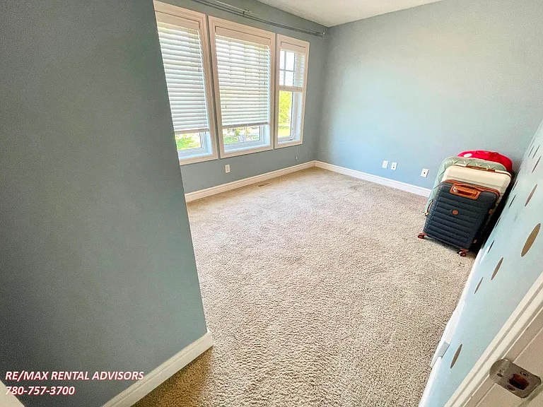 2429 Austin Cres SW — Photo 16
