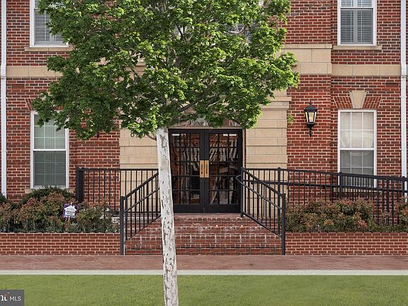 2nd image of 828 Slaters Ln APT 302