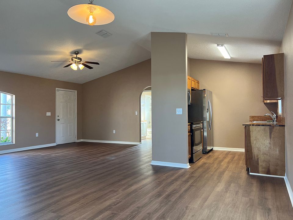 1st image of 502 Lakeview Dr