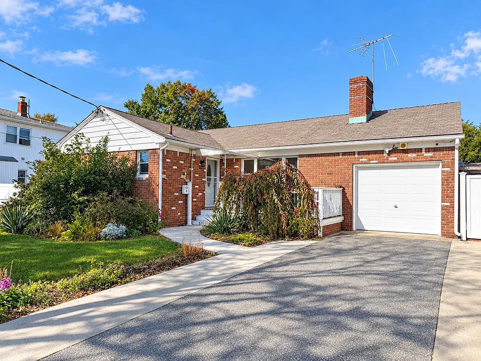 6 Rice St