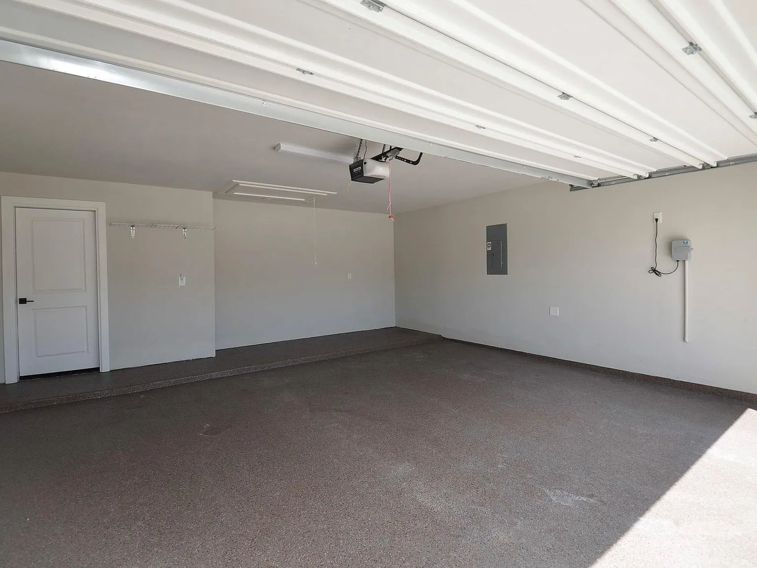 4 bed, 3.0 bath, 2426 sqft, $3,200 — Photo 2