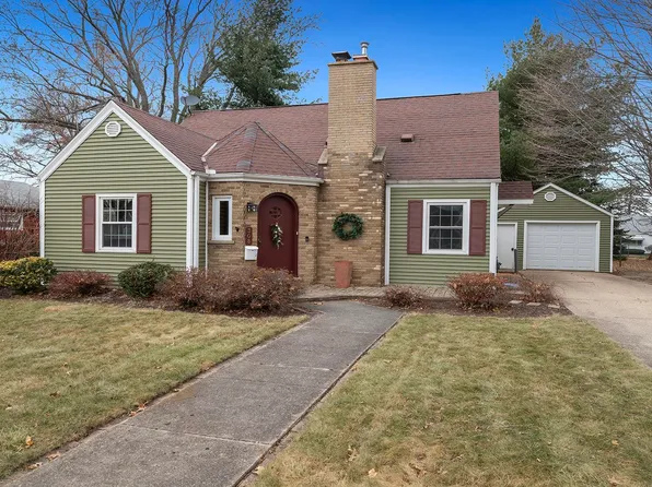 308 W 1st St, Mount Morris, IL 61054
