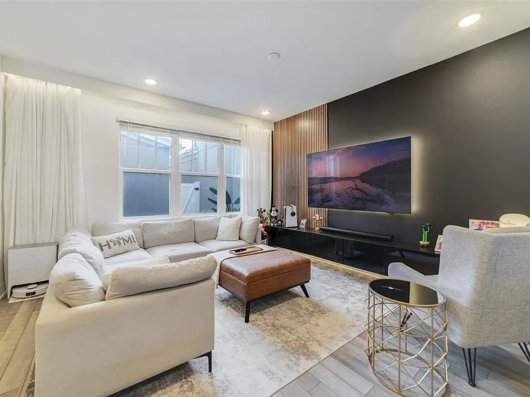 2224 Celebration Blvd — Photo 15
