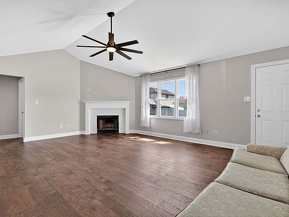 3rd image of 1486 Bradley Way