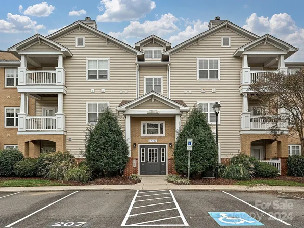 17132 Red Feather Dr, Charlotte, NC 28277