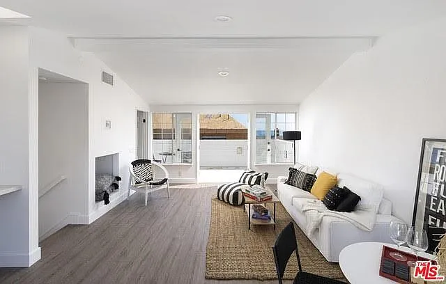 709 W Balboa Blvd — Photo 23