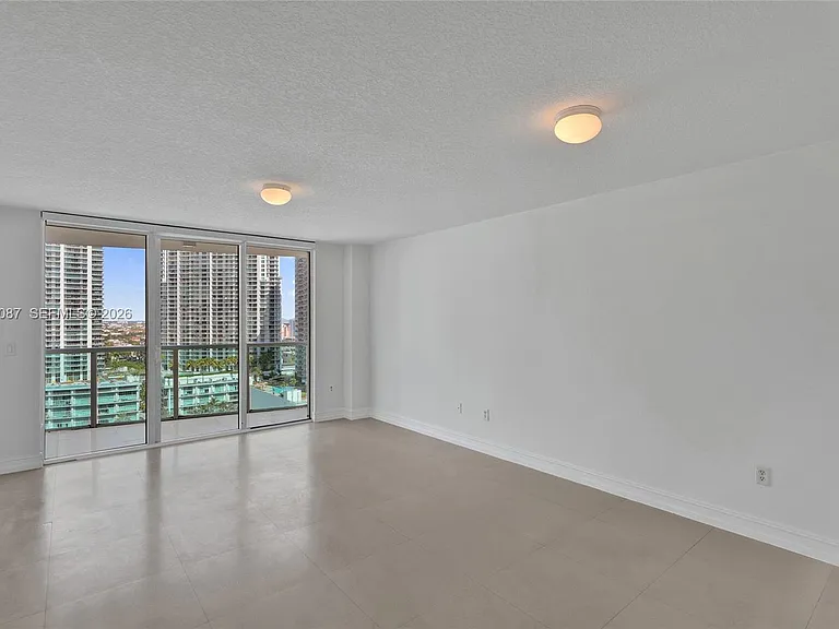 31 SE 5th St #2305 — Photo 10