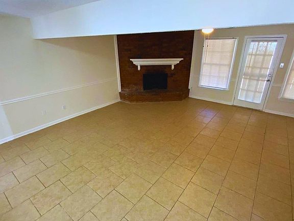 3rd image of 3725 Wax Myrtle Dr