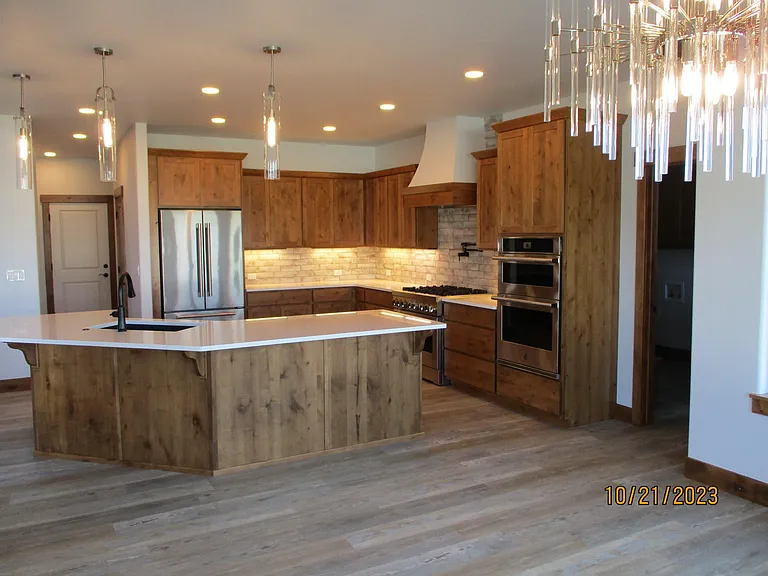 Jenn Air appliances and breakfast bar