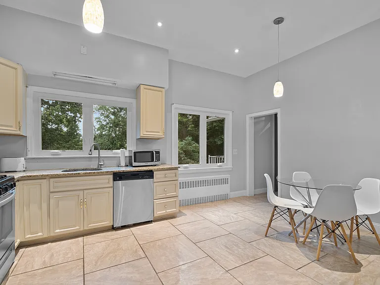 140 N Farview Ave — Photo 16